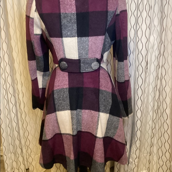 Plaid Coat w/Detachable Angora Collar - Picture 4 of 8